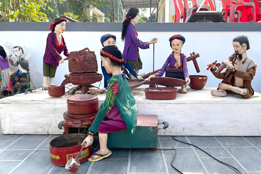 Những con rối được ông Thân &apos;thổi hồn&apos; trở nên hết sức sinh động.