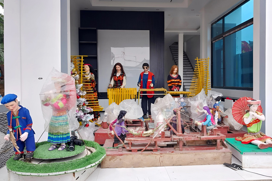 Những dàn rối điện với nhiều chủ đề, hoạt cảnh đời sống khác nhau.