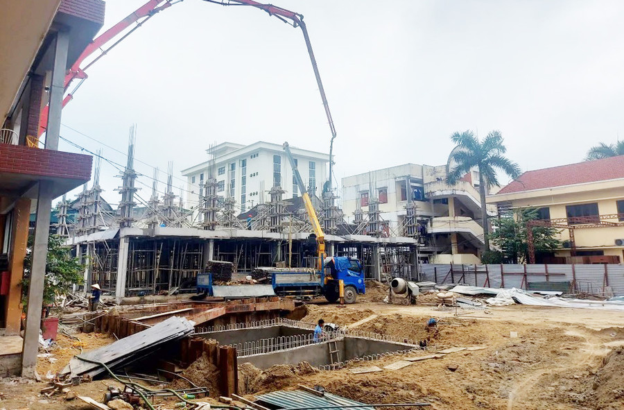 Công trình ký túc xá mới cho học sinh Trường THPT Dân tộc nội trú tỉnh Nghệ An đang đình trệ, có nguy cơ bị thu hồi vốn nếu không kịp tiến độ.