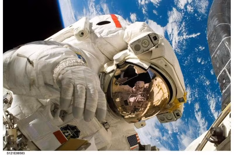 Các nhà khoa học đã phát triển một quy trình để tách bong bóng khí khỏi bề mặt điện cực ở môi trường vi trọng lực.