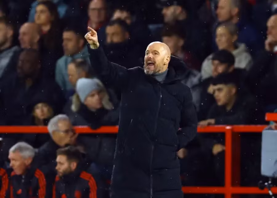 HLV Erik ten Hag đổ lỗi cho chấn thương kiến Man Utd thi đấu kém.