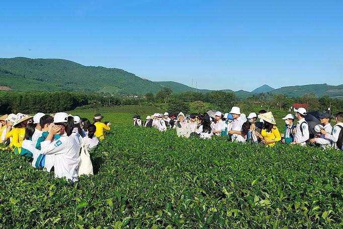 Học sinh Trường THCS Sông Trí (thị xã Kỳ Anh) trải nghiệm thực tế về cuộc sống nông thôn. Học sinh Trường THCS Sông Trí (thị xã Kỳ Anh) trải nghiệm thực tế về cuộc sống nông thôn.