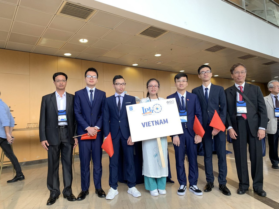 Đội tuyển quốc gia Việt Nam dự thi Olympic Vật lí quốc tế lần thứ 50 tại Israel từ ngày 7/7/2019 đến ngày 15/7/2019. Đội tuyển quốc gia Việt Nam dự thi Olympic Vật lí quốc tế lần thứ 50 tại Israel từ ngày 7/7/2019 đến ngày 15/7/2019.