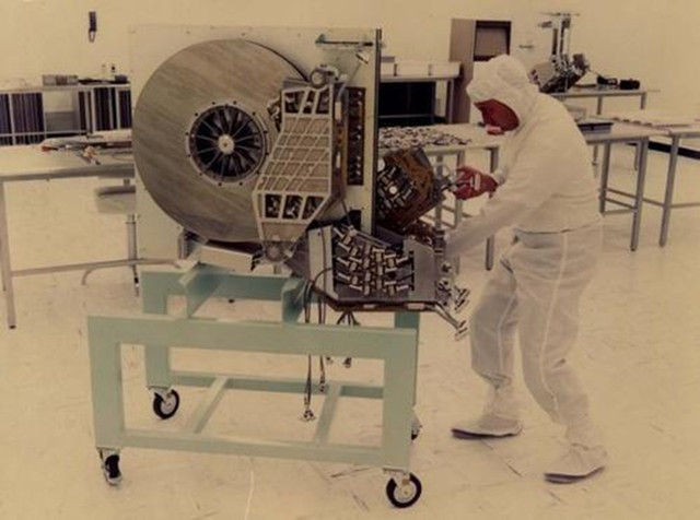 Các thiết bị di động “xưa và nay” trông như thế nào ảnh 1 Trở lại vào năm 1979, ổ cứng thời điểm đó chỉ có dung lượng khoảng 250MB nhưng bây giờ...