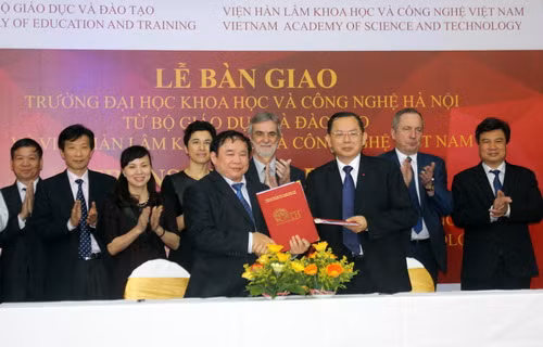 Bộ GD&ĐT bàn giao Trường ĐH Khoa học và Công nghệ Hà Nội 