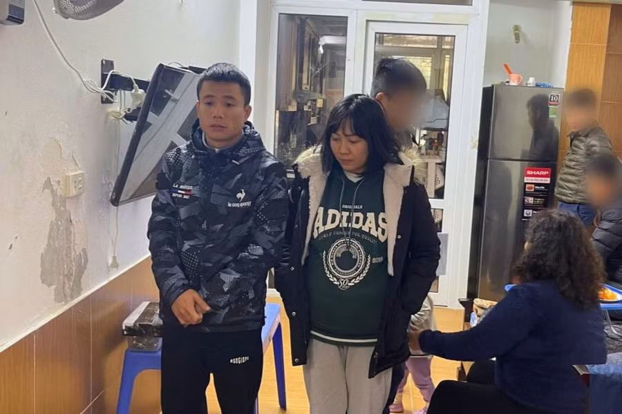 Đặng Thị Thêm cùng chồng tại thời điểm bị Công an Hà Tĩnh bắt giữ. (Ảnh: CACC)