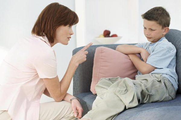 Ba mẹ ơi! Đừng nói “mày – tao” với con nữa!