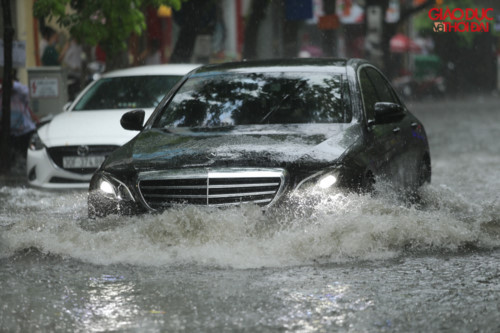 Khu vực Hà Nội hôm nay có mưa rào và dông