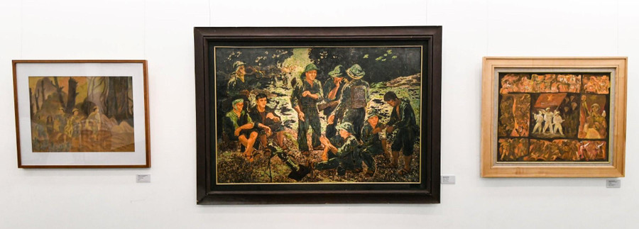 Nhiều tác phẩm được lựa chọn từ chính các họa sĩ – chiến sĩ. Nhiều tác phẩm được lựa chọn từ chính các họa sĩ – chiến sĩ.