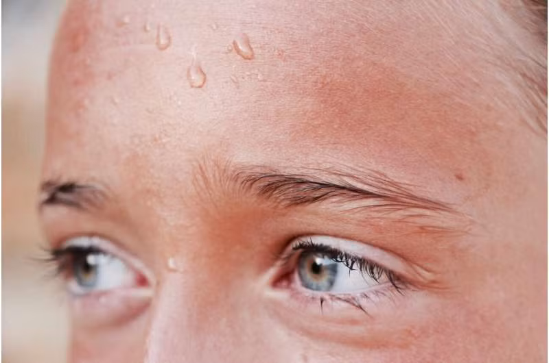 Những phụ nữ tiếp xúc với mồ hôi của người đã xem bộ phim hài hước hoặc đáng sợ, phản ứng tốt hơn với liệu pháp chánh niệm.