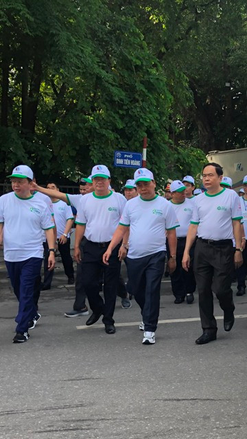 Các đồng chí lãnh đạo Đảng, Nhà nước tham dự Lễ ra quân