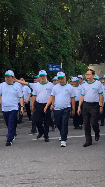 Các đồng chí lãnh đạo Đảng, Nhà nước tham dự Lễ ra quân