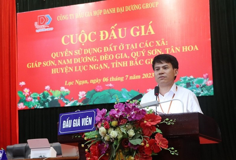 Một buổi đấu giá do Công ty đấu giá hợp danh Đại dương Group tổ chức. Ảnh: lucngan.bacgiang.gov.vn