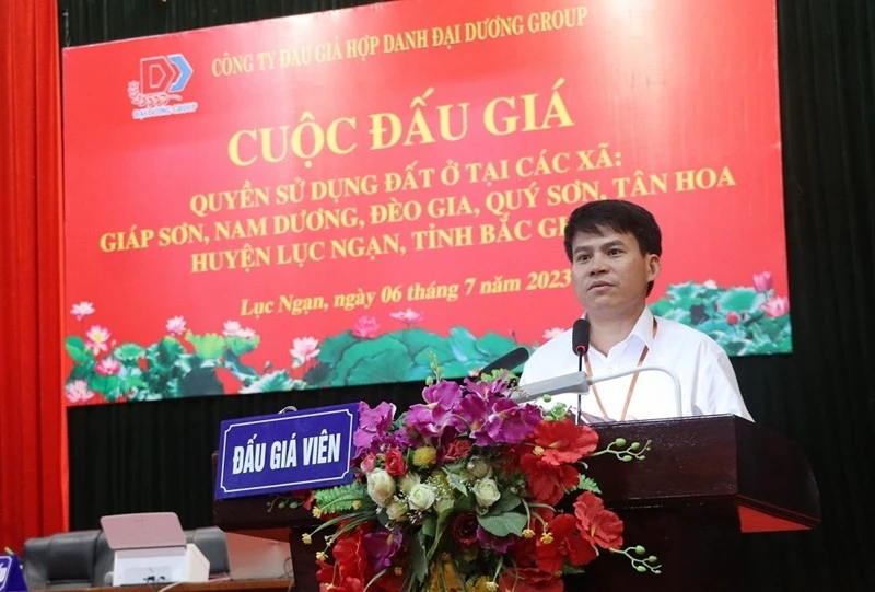 Một buổi đấu giá do Công ty đấu giá hợp danh Đại Dương Group tổ chức. Ảnh: lucngan.bacgiang.gov.vn