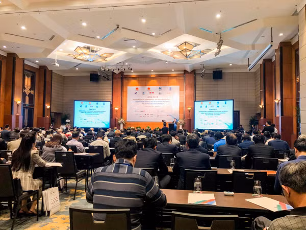 300 đại biểu đến từ khoảng 15 quốc gia tham gia hội thảo.