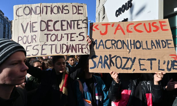 Các sinh viên biểu tình ở Lyon.