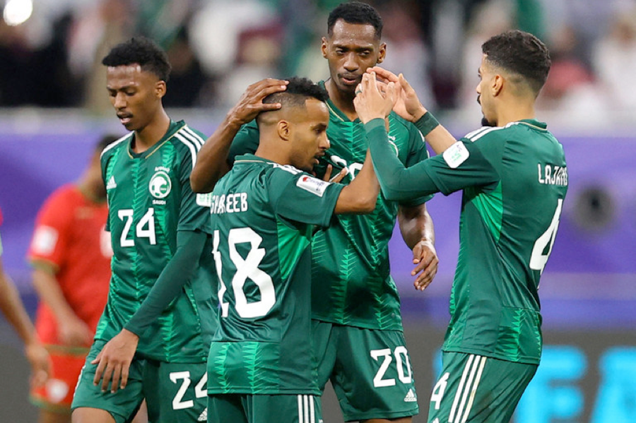 Saudi Arabia thắng nghẹt thở Oman 2-1. Chiến thắng giúp đội bóng Ả rập xếp vị trí thứ hai bảng F do kém Thái Lan về hiệu số. Saudi Arabia thắng nghẹt thở Oman 2-1. Chiến thắng giúp đội bóng Ả rập xếp vị trí thứ hai bảng F do kém Thái Lan về hiệu số.
