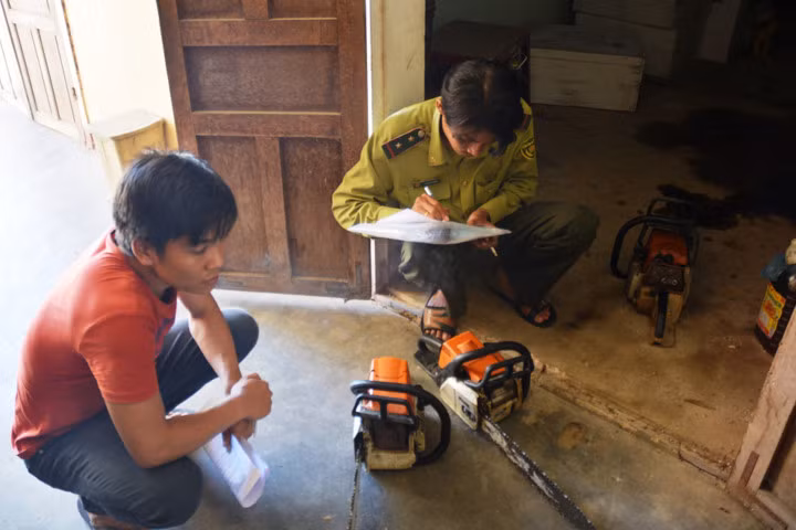 Bắt quả tang vụ phá rừng tại Quảng Nam