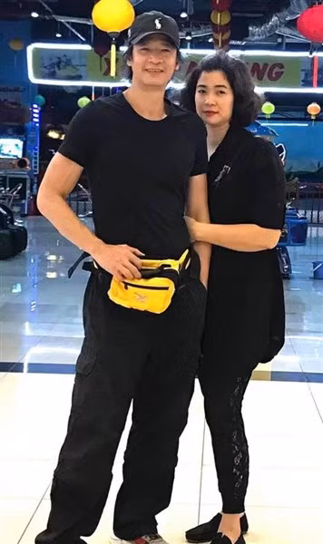 Hai vợ chồng NSƯT Võ Hoài Nam. Ảnh: FBNV.