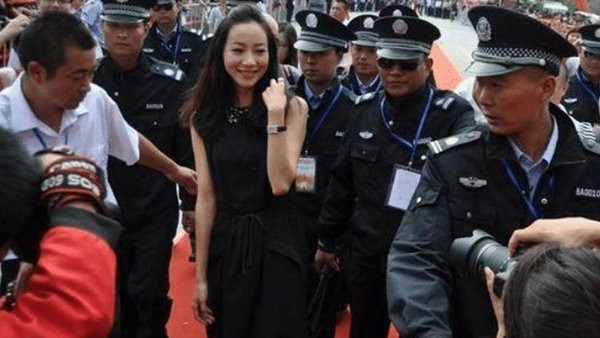 han tuyet: my nhan gia the hoanh trang, chua tung so quy tac ngam trong showbiz - 6