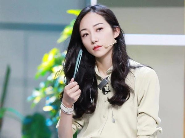 han tuyet: my nhan gia the hoanh trang, chua tung so quy tac ngam trong showbiz - 1