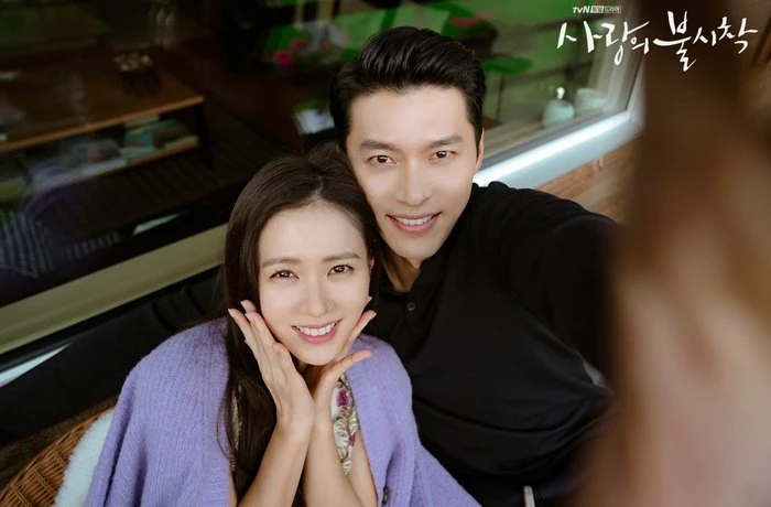 Lộ ảnh bí mật nắm tay, Hyun Bin phủ nhận hẹn hò Son Ye Jin sau "Hạ cánh nơi anh"