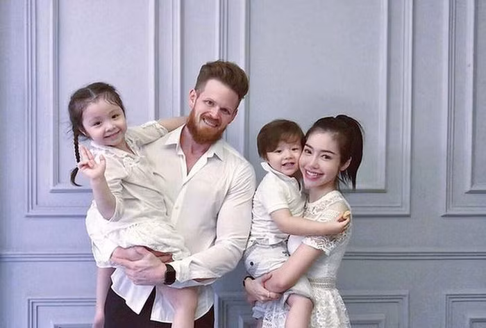 Nhận được mời đi du lịch khiếm nhã từ người đàn ông lạ, Elly Trần đáp trả "sâu cay"