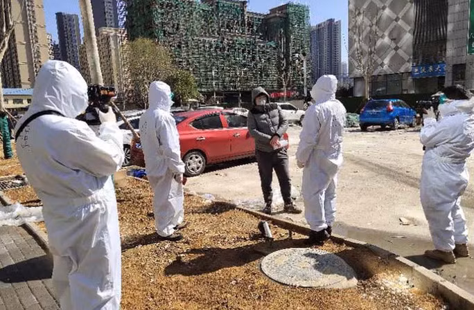 Phim tài liệu ngắn Đêm trường Vũ Hán gây sốt - Ảnh 5.