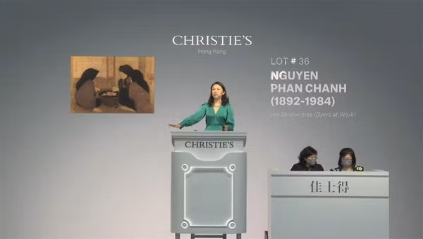 Bức “Thợ nhuộm” được gõ búa bán với giá hơn 563.000 USD. Ảnh chụp qua màn hình.