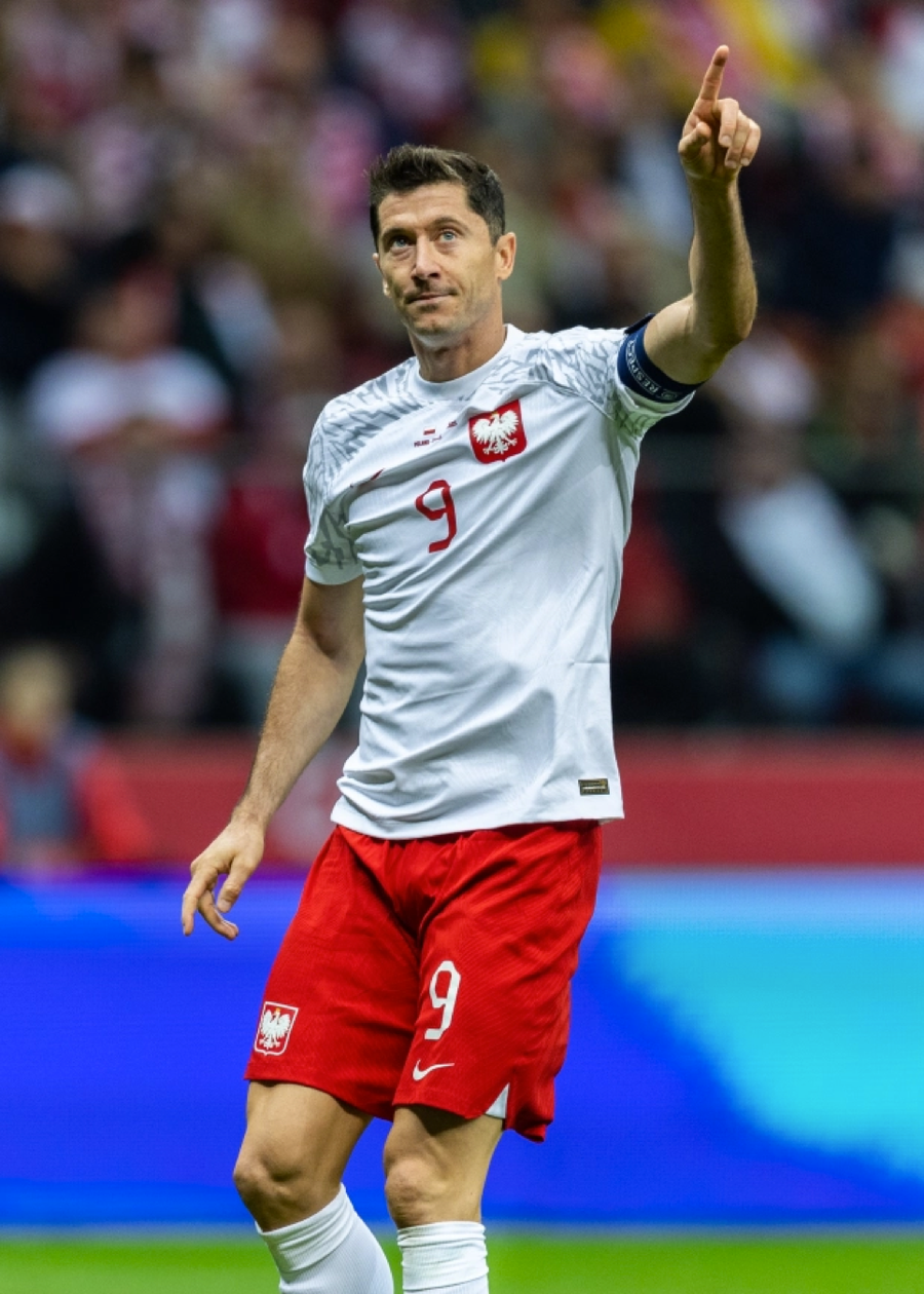 Ngôi sao Robert Lewandowski hiện đang khoác áo Barca, anh được hy vọng sẽ giúp Ba Lan gây bất ngờ tại World Cup 2022. Ngôi sao Robert Lewandowski hiện đang khoác áo Barca, anh được hy vọng sẽ giúp Ba Lan gây bất ngờ tại World Cup 2022.
