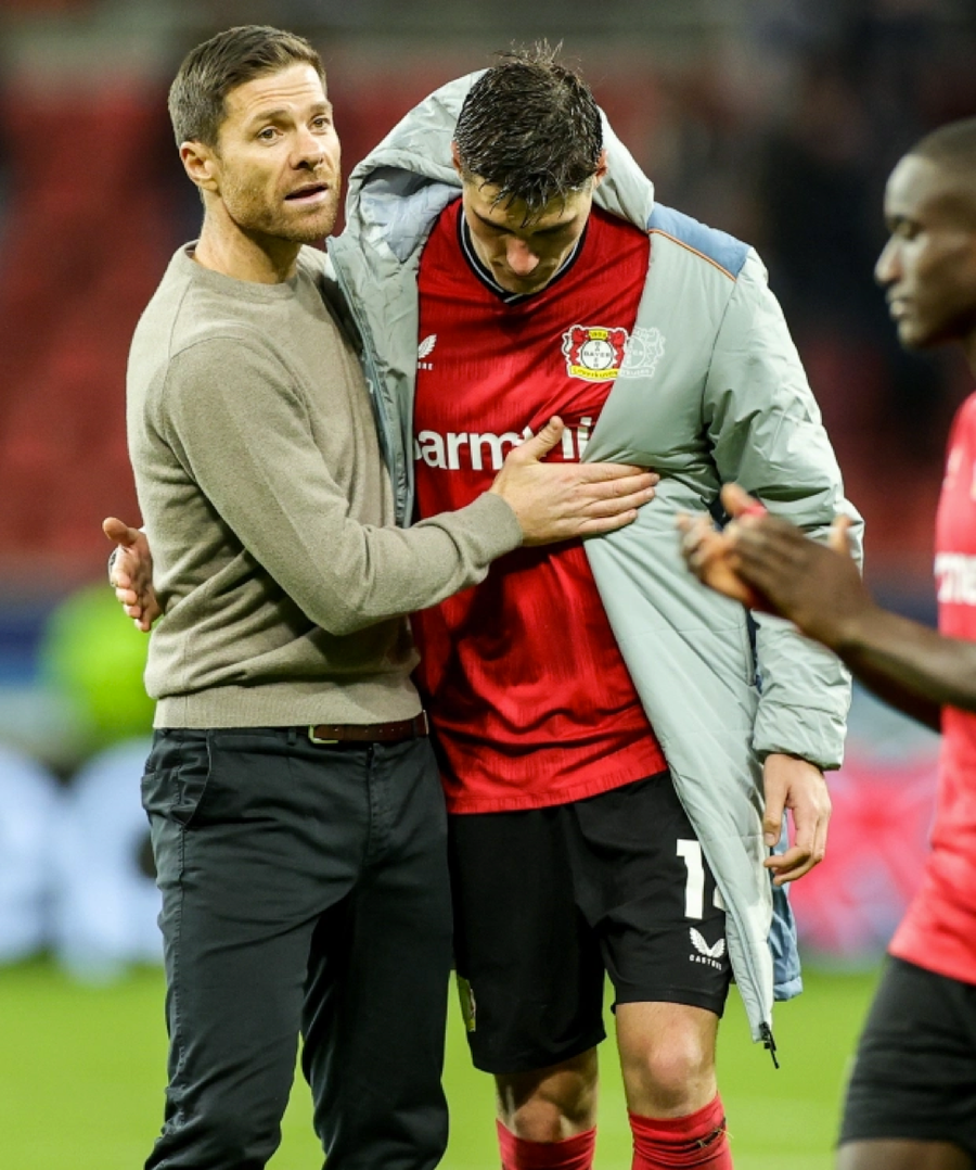 Bayer Leverkusen của huấn luyện viên Xabi Alonso không thể vượt qua vòng bảng Champions League. Bayer Leverkusen của huấn luyện viên Xabi Alonso không thể vượt qua vòng bảng Champions League.