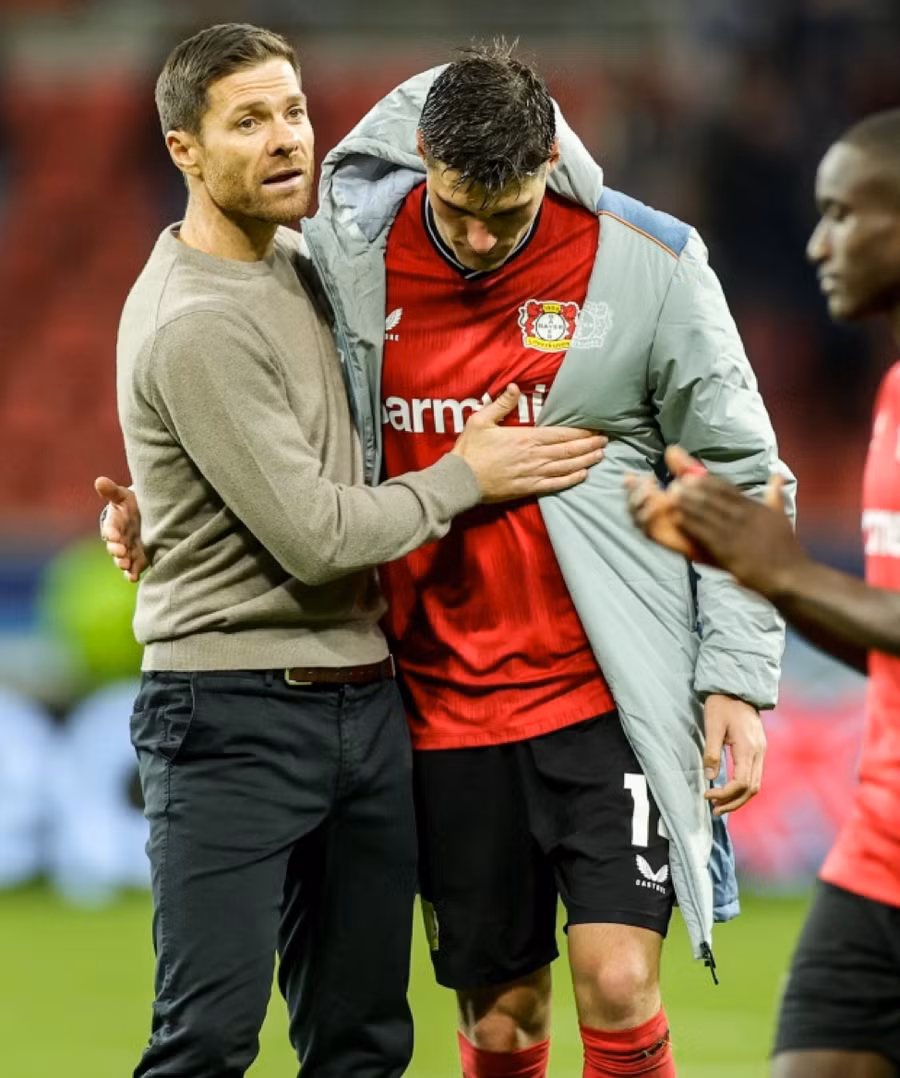 Bayer Leverkusen của huấn luyện viên Xabi Alonso không thể vượt qua vòng bảng Champions League.