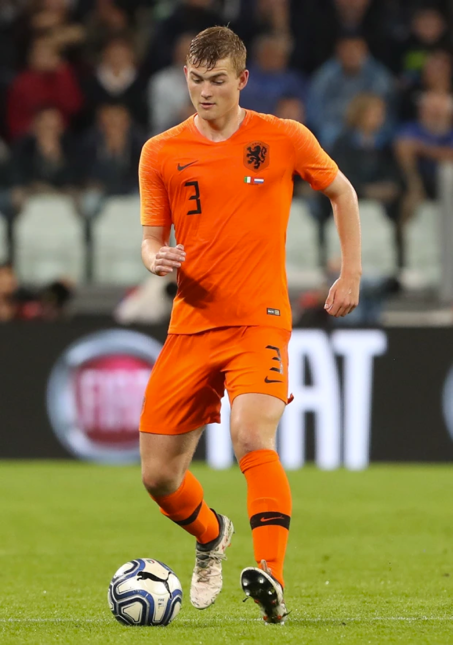 Người đẹp 23 tuổi đã hẹn hò với ngôi sao của tuyển Hà Lan Matthijs de Ligt từ năm 2018. Người đẹp 23 tuổi đã hẹn hò với ngôi sao của tuyển Hà Lan Matthijs de Ligt từ năm 2018.