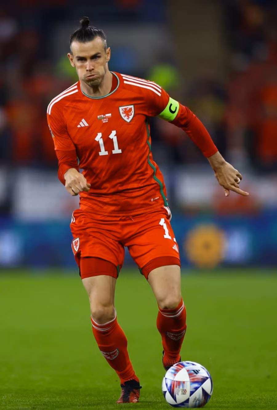 Cầu thủ chạy cánh 33 tuổi kết hôn với người đẹp 31 tuổi cách đây 3 năm và họ có với nhau 4 con chung.