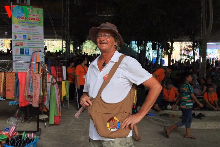 hang van phat tu tham du dai le phat dan tai ba ria - vung tau hinh 8