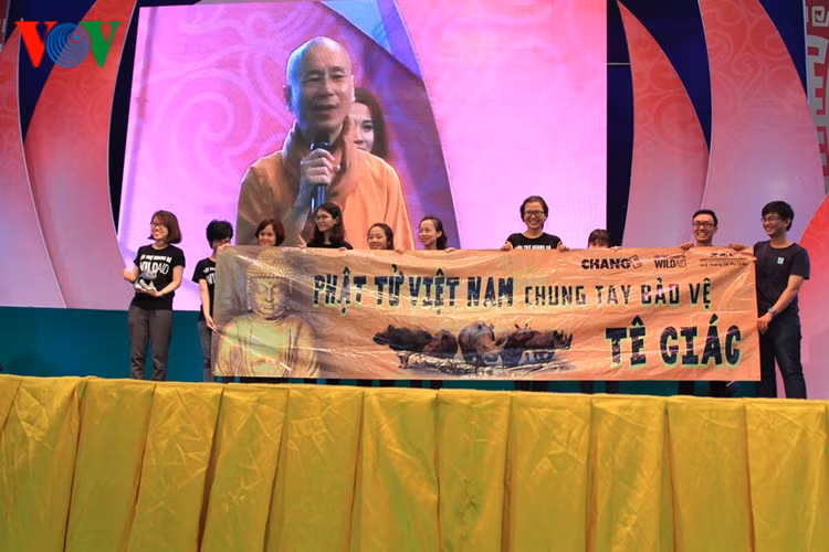 hang van phat tu tham du dai le phat dan tai ba ria - vung tau hinh 7