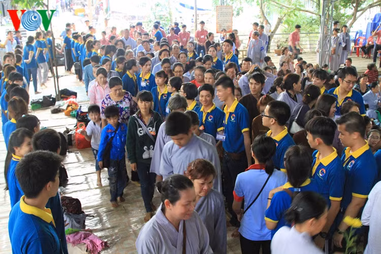 hang van phat tu tham du dai le phat dan tai ba ria - vung tau hinh 13