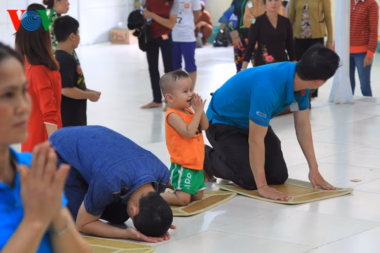 hang van phat tu tham du dai le phat dan tai ba ria - vung tau hinh 9