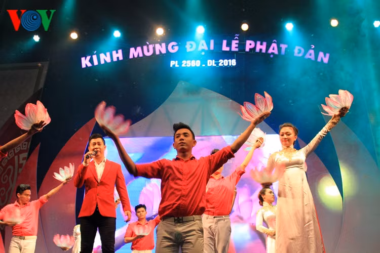 hang van phat tu tham du dai le phat dan tai ba ria - vung tau hinh 10