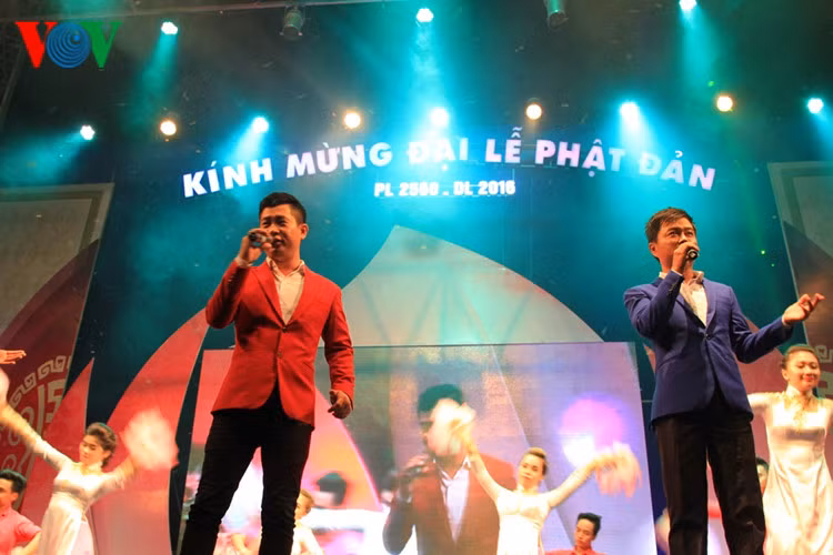 hang van phat tu tham du dai le phat dan tai ba ria - vung tau hinh 11