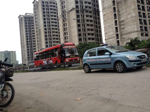 Hóa trang, mật phục ghi hình xử lý xe khách dừng đỗ trái phép ảnh 1