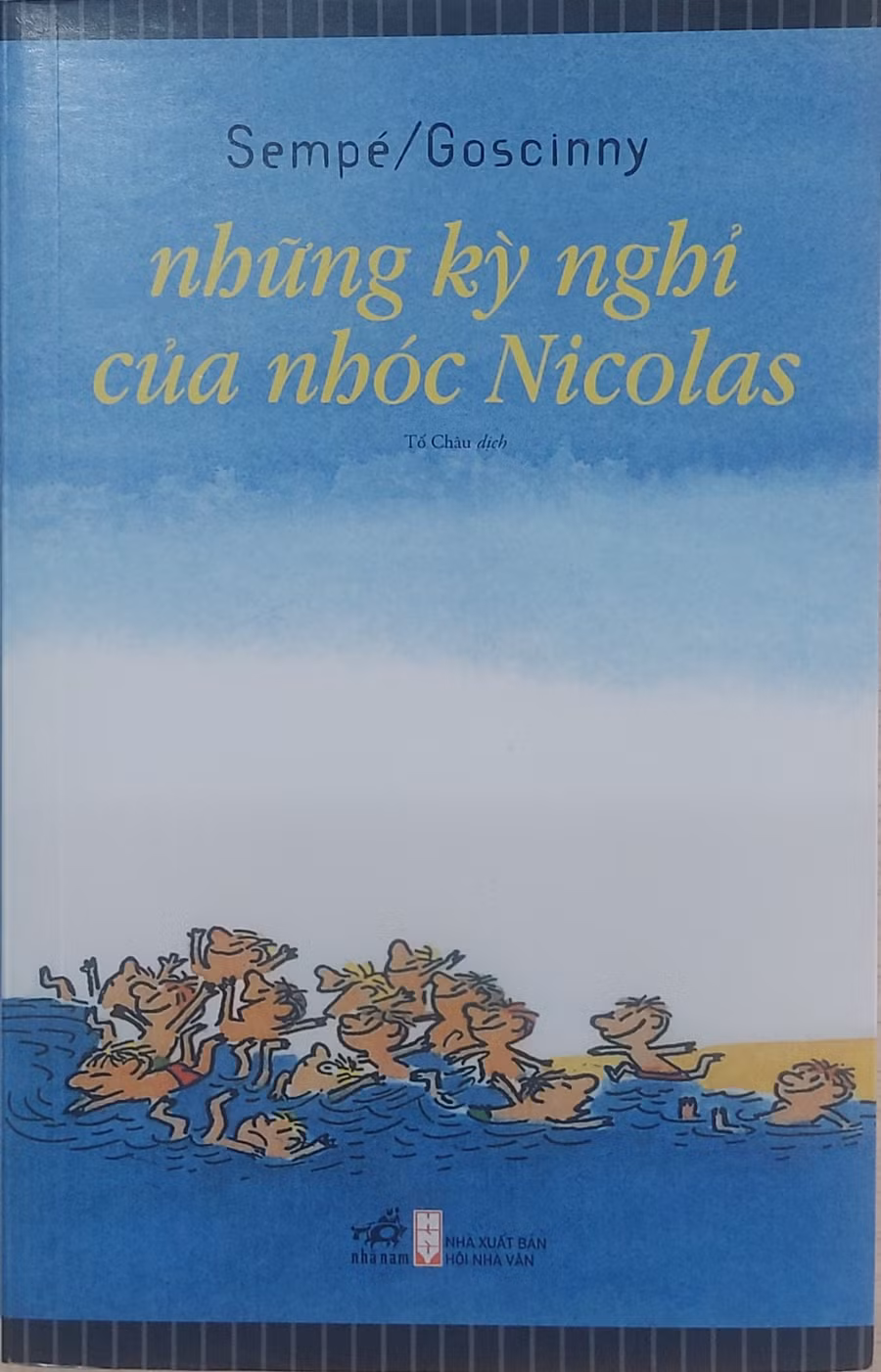 Cuốn sách kể về những chuyến đi du lịch đầy thú vị nhưng cũng gặp đôi chút 'rắc rối' của nhóc Nicolas. Ảnh: Tấn Quyết