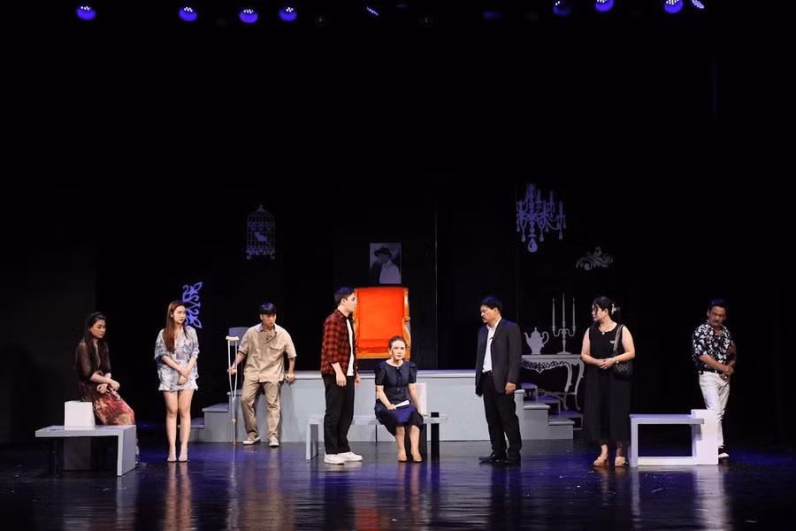 Vở kịch 'Mẹ và người tình'. Ảnh: NHTT