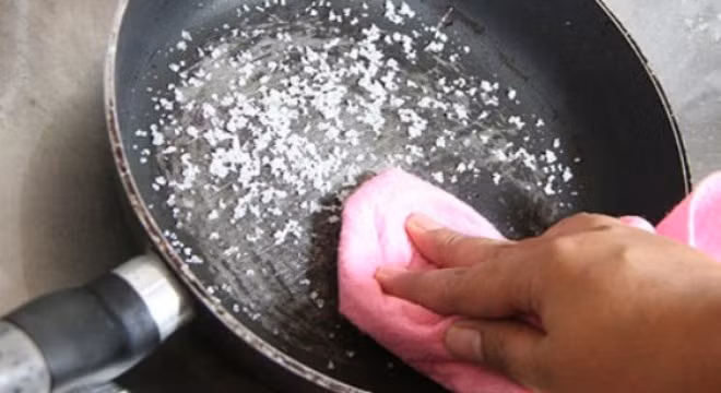 10 cách làm sạch các đồ dùng nhà bếp chỉ trong “nháy mắt“