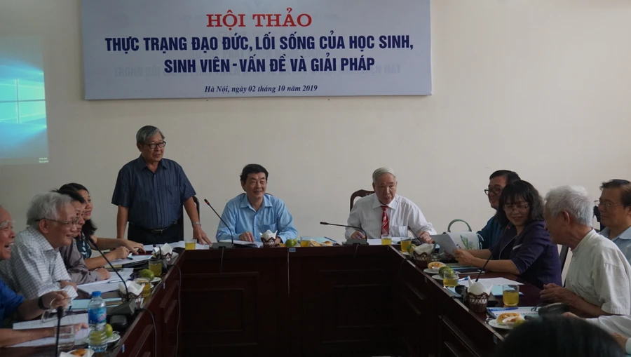 Các đại biểu tham dự hội thảo.