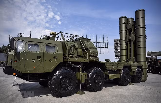 Tổ hợp phòng không S-400.