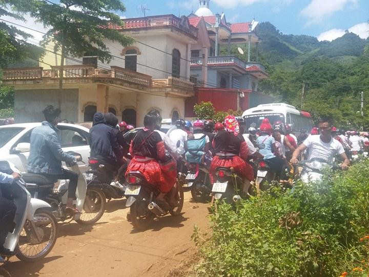 Dòng người tấp nập đổ về cao nguyên Mộc Châu du lịch dịp 2/9.