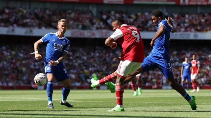 Gabriel Jesus ghi dấu giày trong cả bốn bàn thắng của Arsenal. Gabriel Jesus ghi dấu giày trong cả bốn bàn thắng của Arsenal.