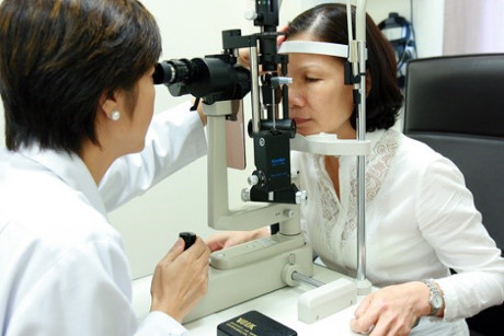 Sai lầm khiến người cận thị tăng độ nhanh - Ảnh 3 Sai lam khien nguoi can thi tang do nhanh - Anh 3