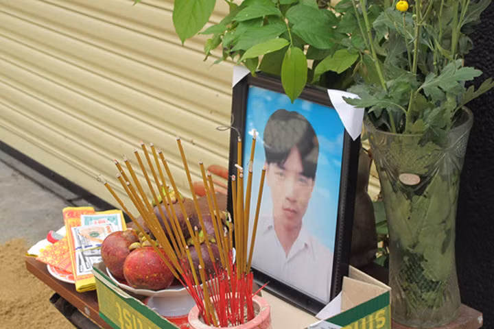 Nghi can giết thợ sửa xe ở TP HCM ra đầu thú